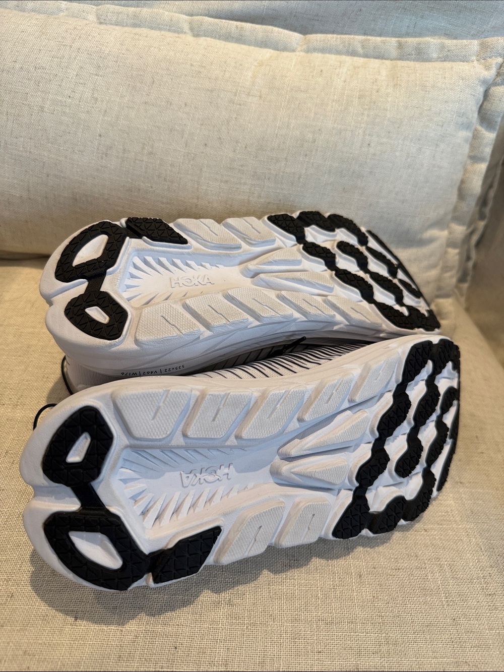 Hoka One One Women's Rincon 3 Black/White Running Shoes - Picture 5 of 6